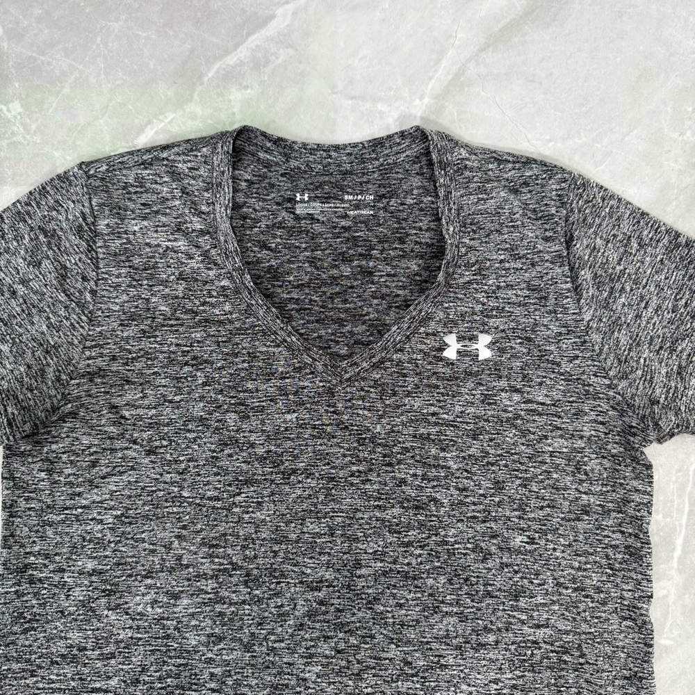 Women’s Under Armour Twist Tech Heat Gear V-Neck Short Sleeve Shirt Small - Picture 3 of 15